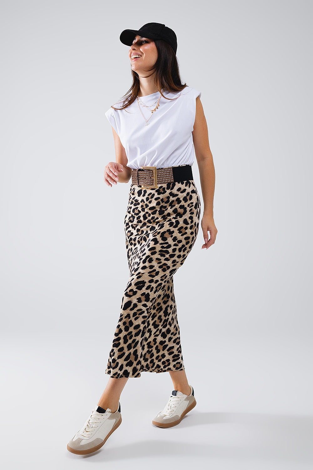 Q2 Robe midi contrastée en satin imprimé léopard