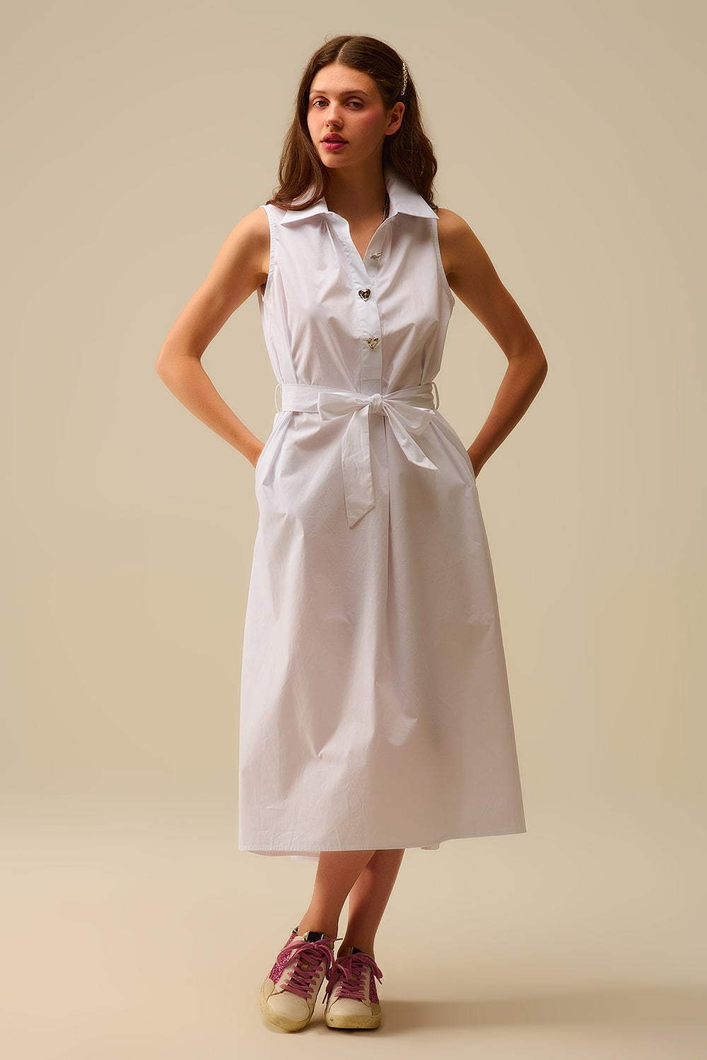 Q2 Robe midi en popeline blanche avec boutons argentés en forme de cœur
