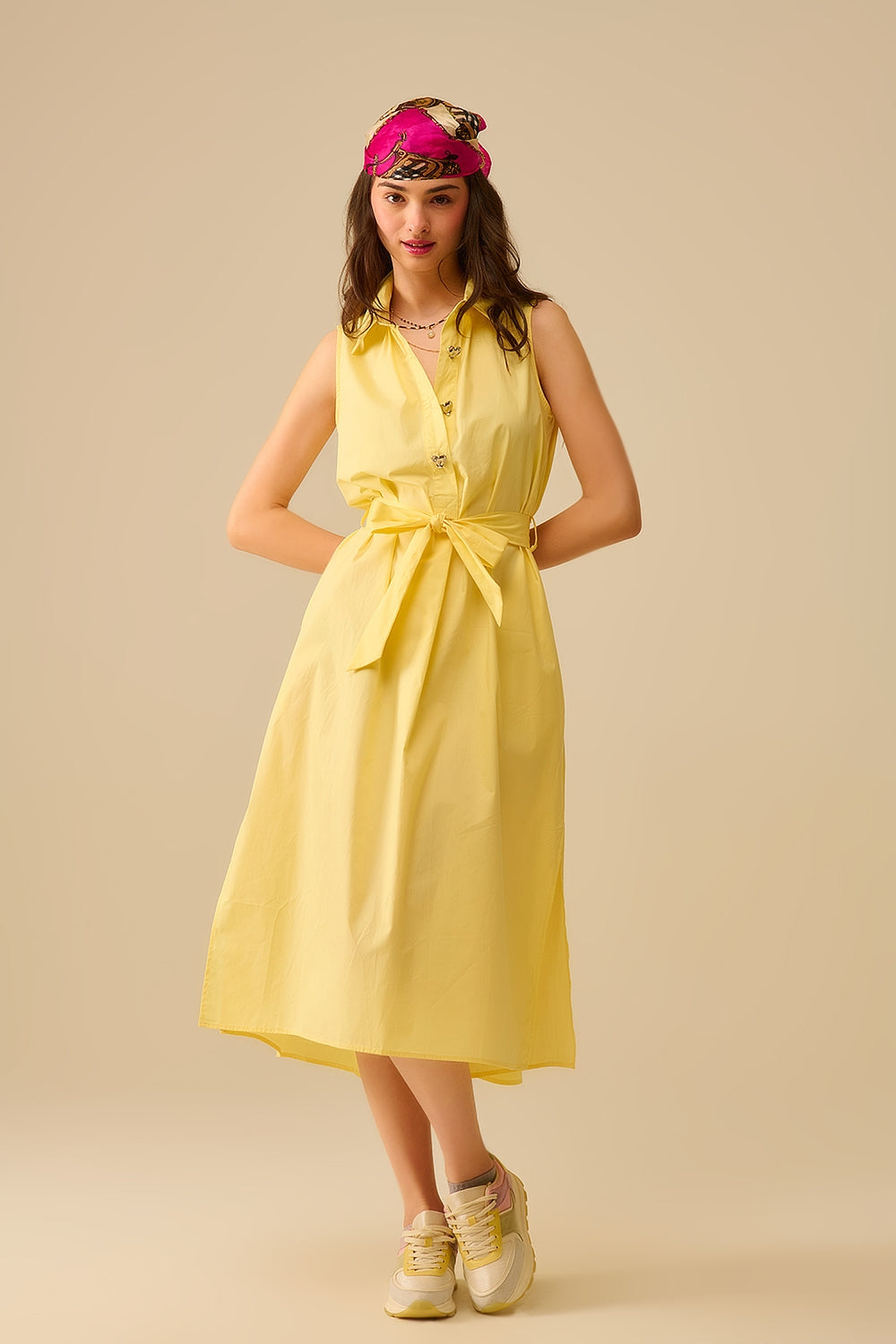 Q2 Robe midi en popeline jaune avec boutons argentés en forme de cœur