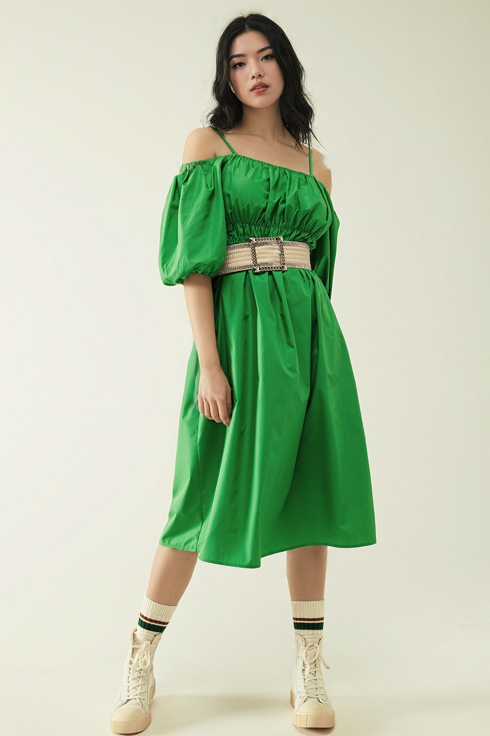 Q2 Robe Midi verte à manches courtes et bretelles