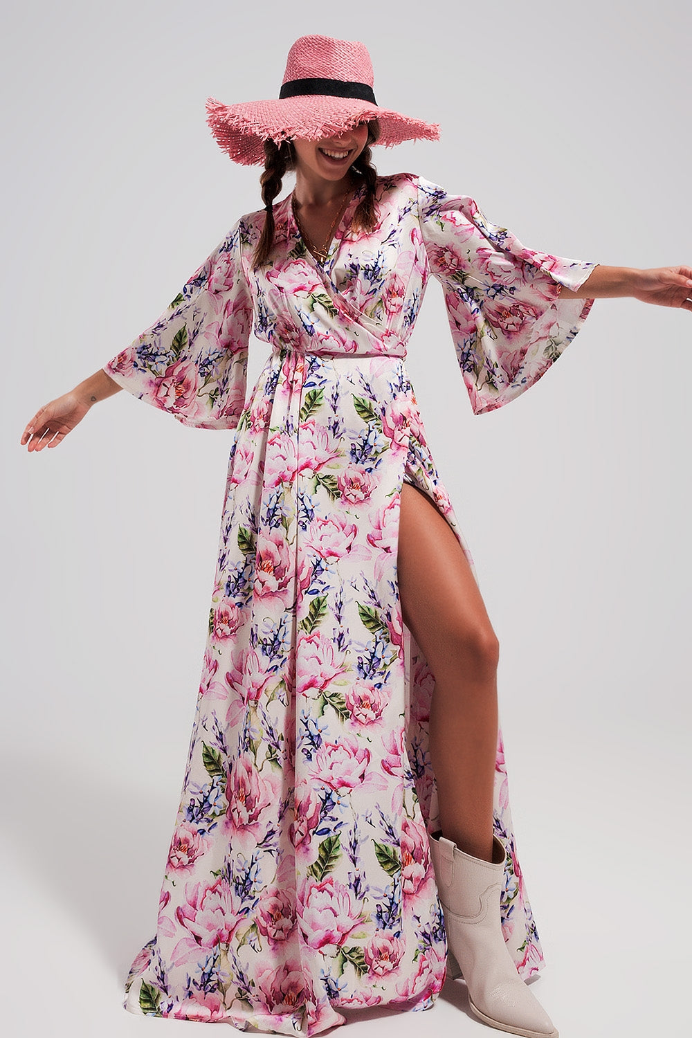 Q2 Robe rose longue à manches évasées et à fleurs