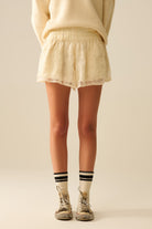 Q2 Short en crème brodé de sequins