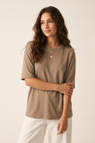 Q2 Sweat-shirt basique à col rond en coupe décontractée couleur camel
