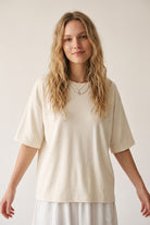 Q2 Sweat-shirt crème à manches courtes et coupe décontractée avec col rond