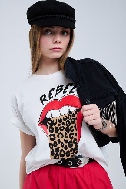 Q2 T-shirt blanc décontracté avec imprimé graphique Rebel et Lips