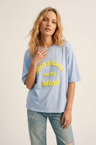 Q2 T-shirt bleu clair coupe ample avec lettrage jaune