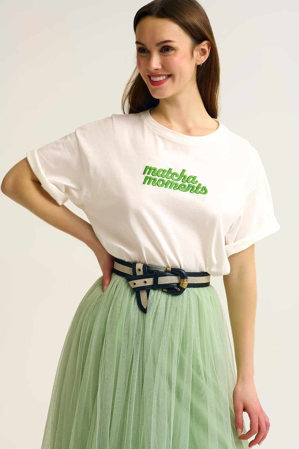 Q2 T-shirt brodé White Matcha Moments en vert