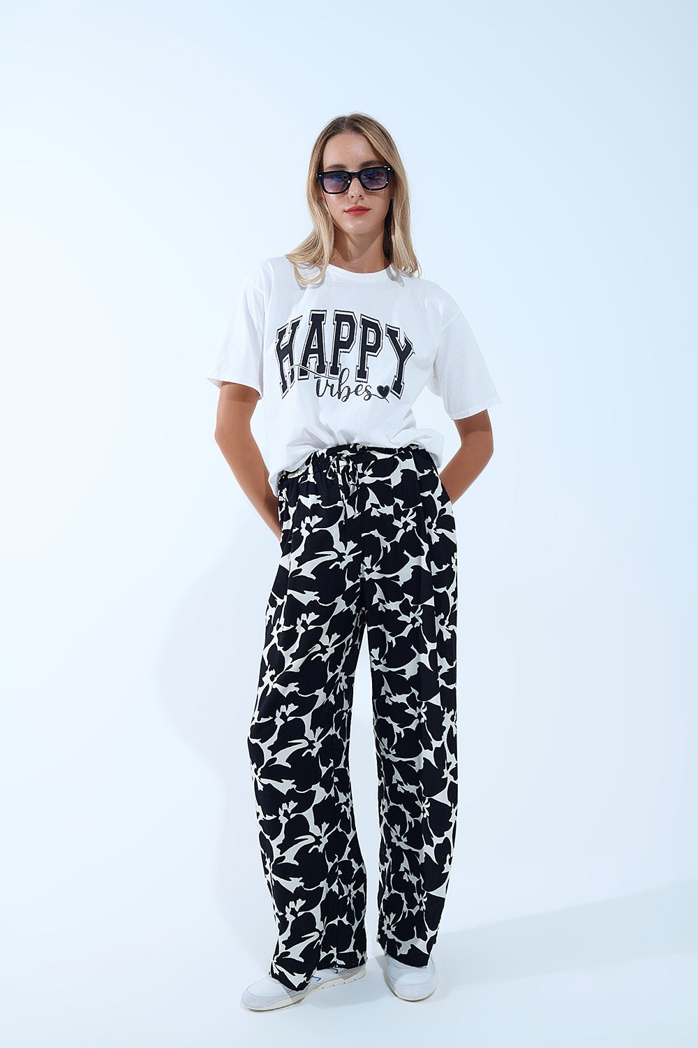 Q2 T-shirt décontracté blanc Happy Vibes Graphic
