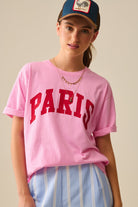 Q2 T-shirt décontracté Pink Paris avec lettres rouges