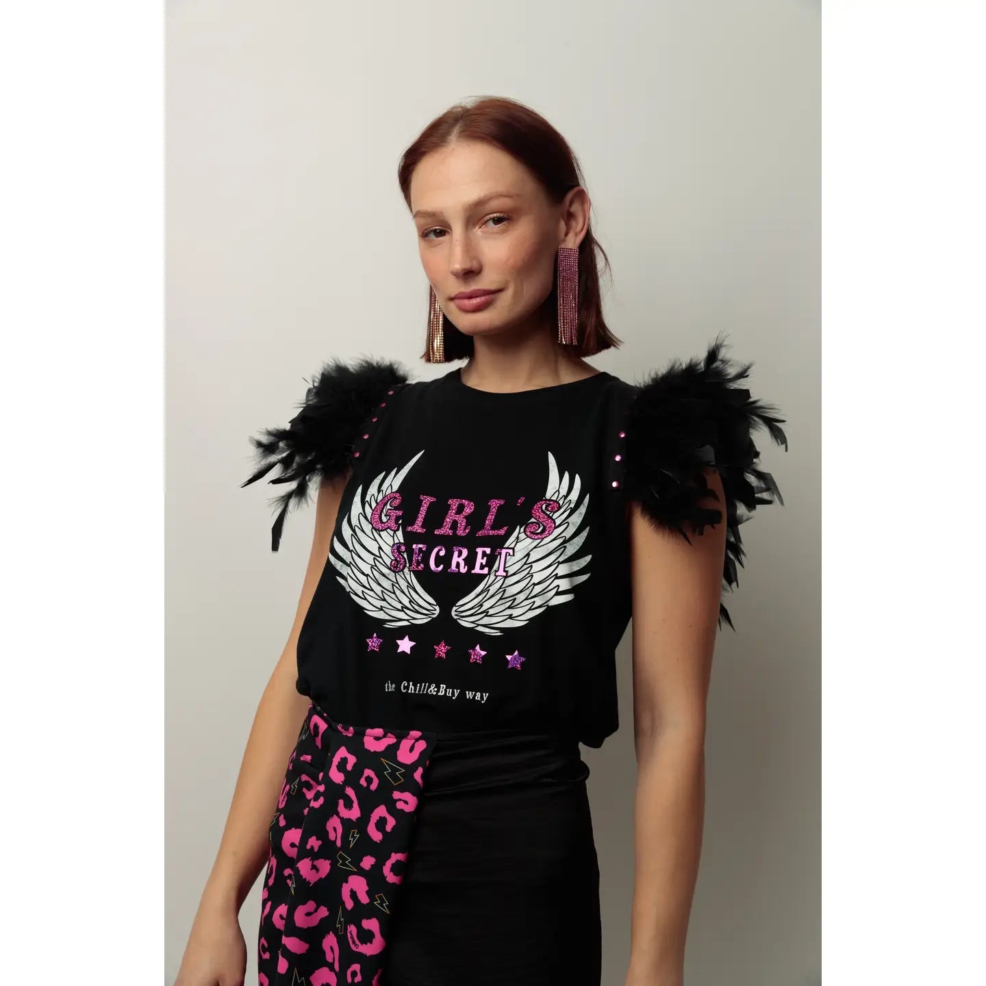 T-shirt Feathers Secret : Originalité et Glamour au Quotidien - La boutique de Nannye