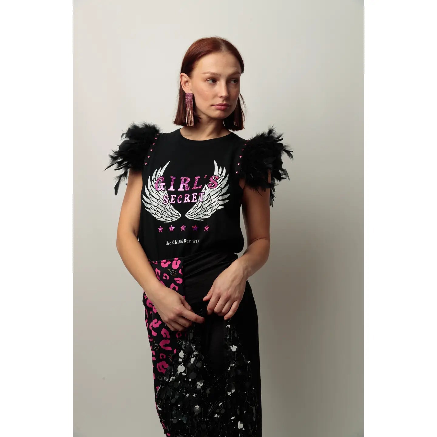 T-shirt Feathers Secret : Originalité et Glamour au Quotidien - La boutique de Nannye