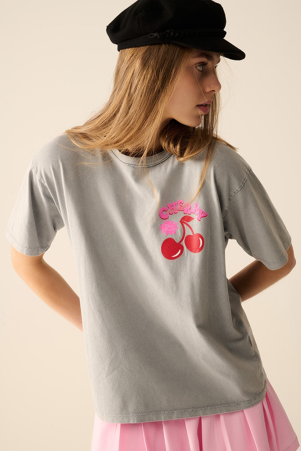 Q2 T-shirt gris avec logo Cerise et lettres