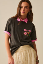 Q2 t-shirt noir stone wash fabriqué en Italie avec un logo graphique Martini