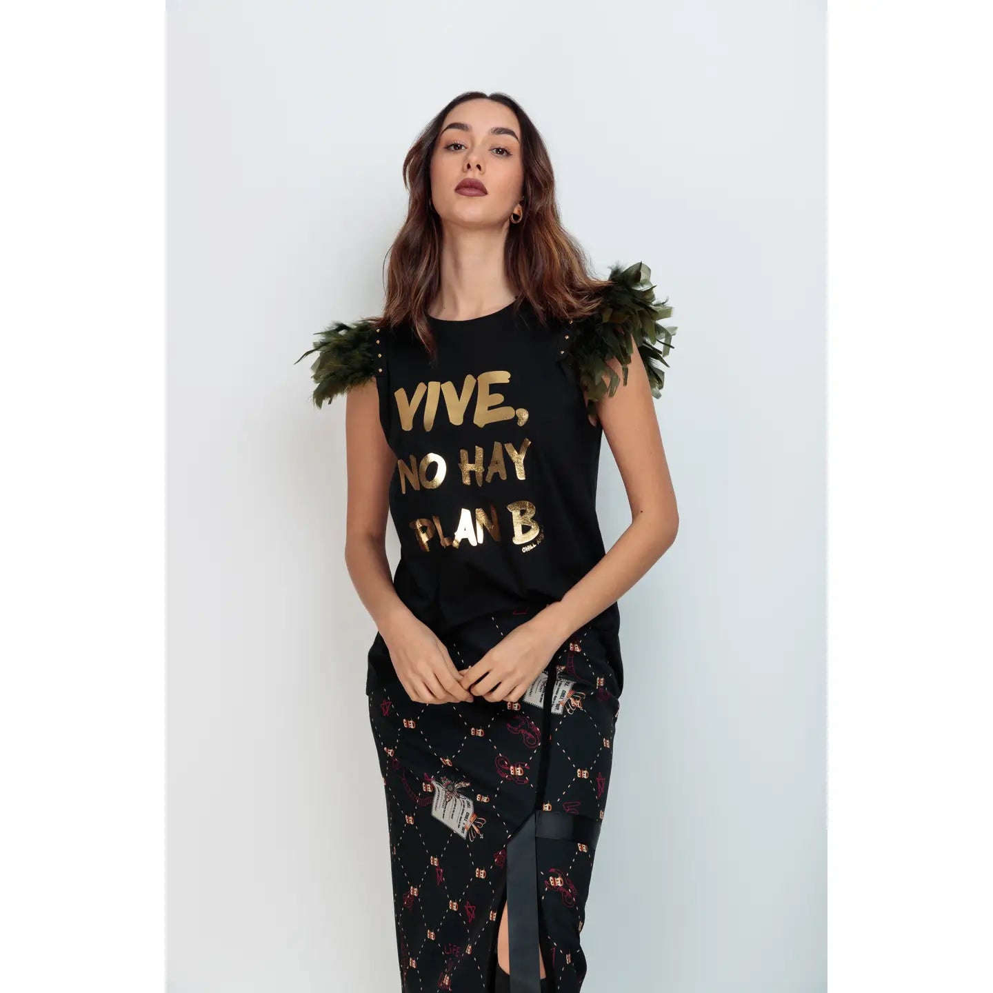 T-shirt Plumes Plan B – L’audace du style avec un message puissant - La boutique de Nannye