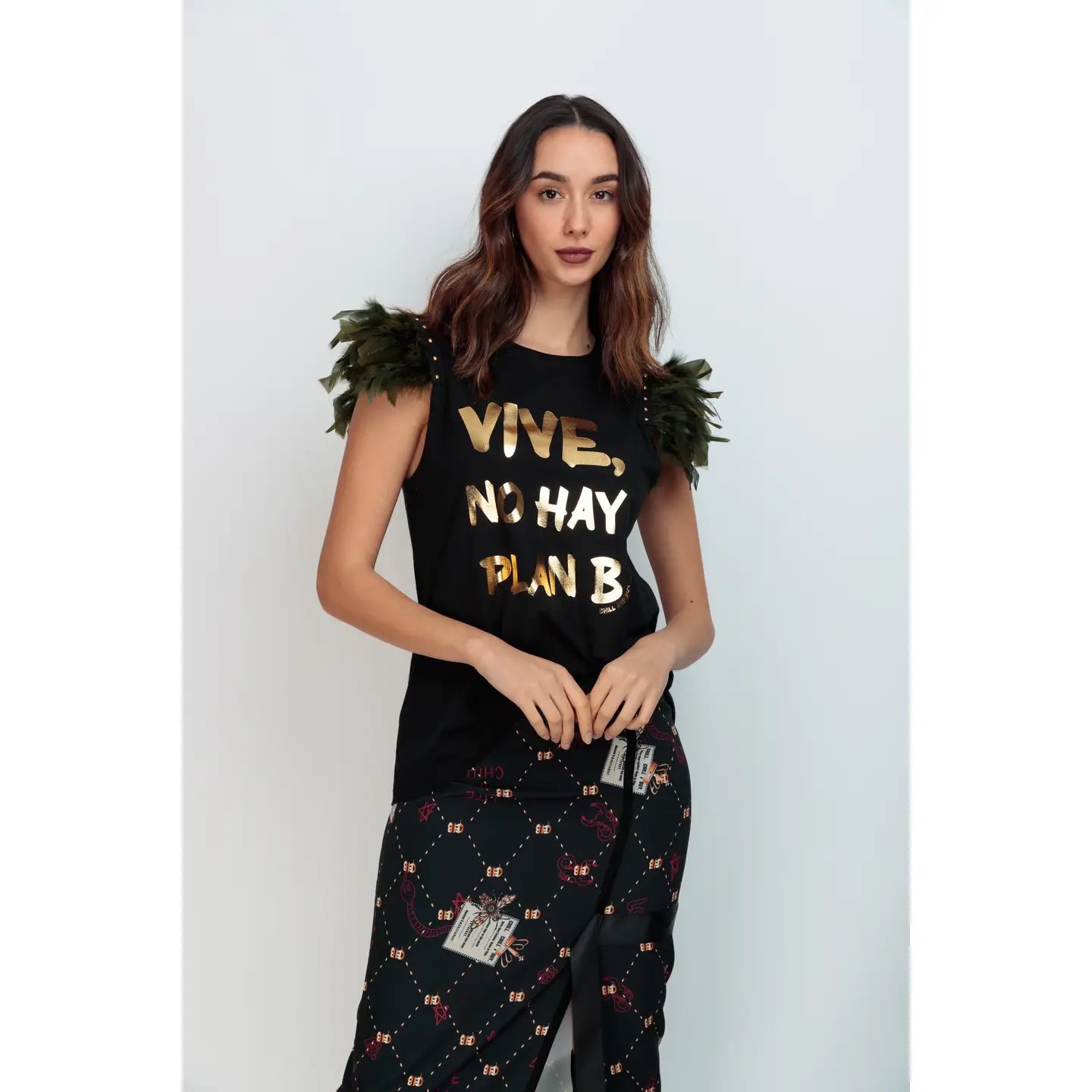T-shirt Plumes Plan B – L’audace du style avec un message puissant - La boutique de Nannye