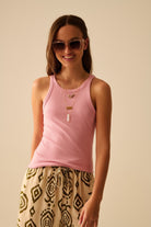 Q2 T-shirt rose sans manches en tricot de coton extensible côtelé