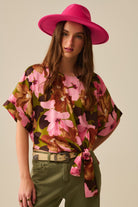 Q2 Top à nœud floral sur fond vert en tissu satiné