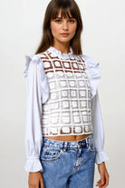 Q2 Top blanc en crochet avec bordure à volants et manches longues