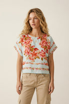 Q2 Top court carré léger en maille à imprimé floral bleu clair
