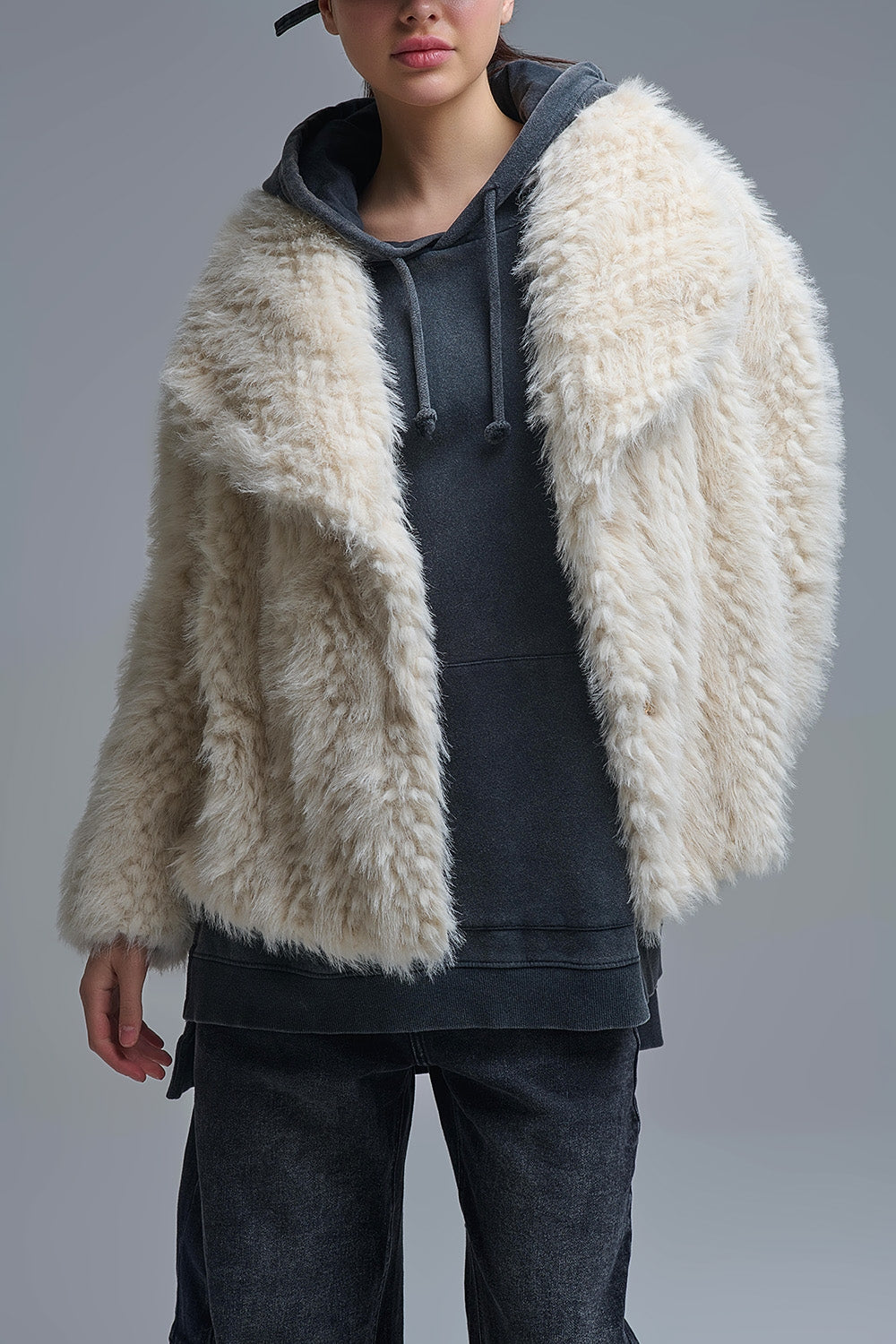 Q2 Veste chic en fausse fourrure beige à col large