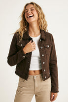 Q2 Veste en jean à bords bruts de couleur chocolat