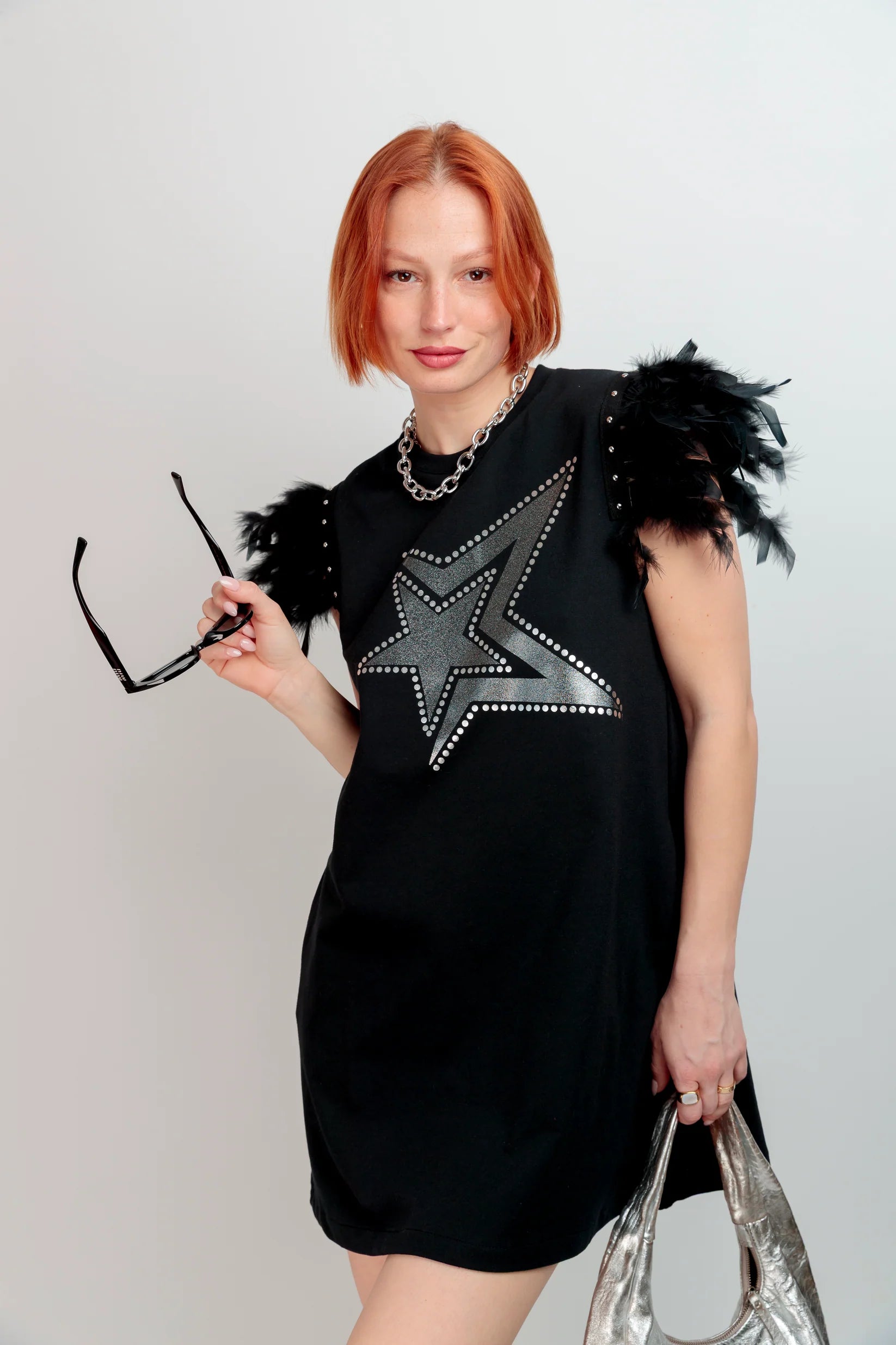 Robe Courte Noire Etoile Argent et Plumes
